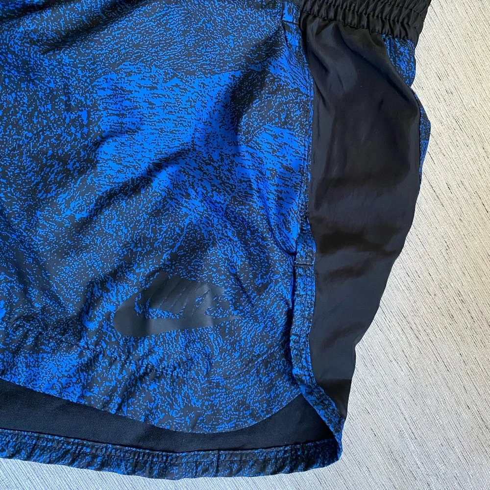 Nike Women's Athletic Shorts in Black and Blue size L